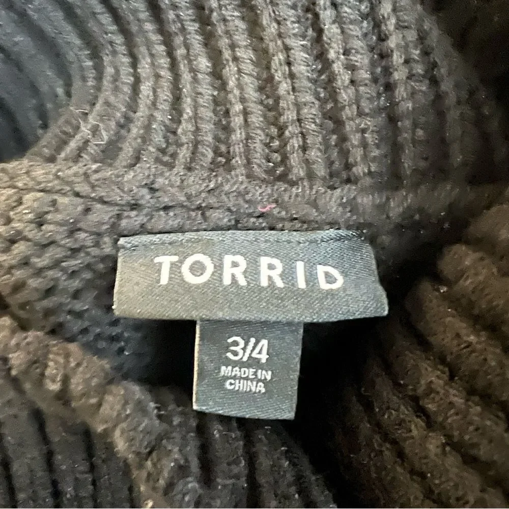 Torrid Drop Shoulder Turtle Neck Sweater Leopard Lips Black, Size 3/4
